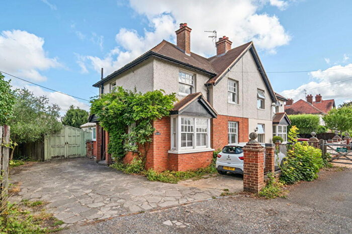 3 Bedroom Semi-Detached House For Sale In The Spinney, Aldermaston Road, RG24