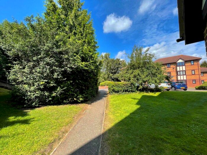 1 Bedroom Flat To Rent In Frobisher Road, Erith, DA8