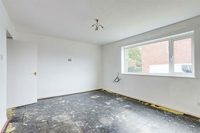 1 Bedroom Flat For Sale In Derwent Crescent, Arnold, Nottinghamshire, NG5