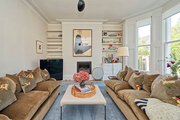 3 Bedroom Flat To Rent In St Michael's Gardens, W10