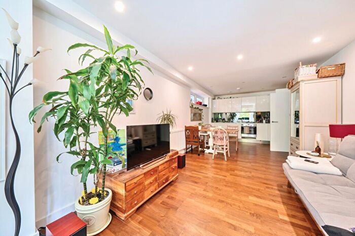 1 Bedroom Flat To Rent In Wharf Street Greenwich, SE8