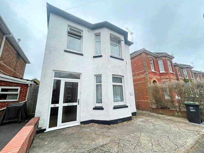 5 Bedroom House To Rent In Student Five Double Bedrooms, Winton-, P07