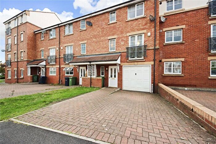 4 Bedroom Terraced House For Sale In Redgrave Close, St. James Village, Gateshead, NE8