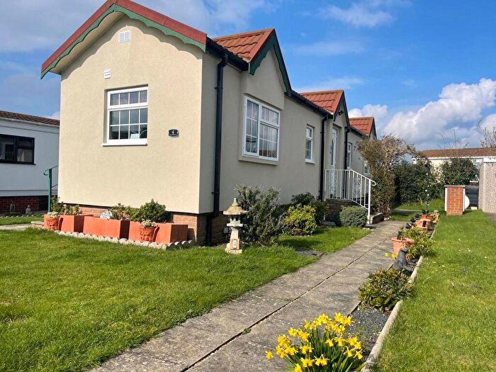 2 Bedroom Retirement Property For Sale In Highfield, Tower Park, Hullbridge, Hockley, SS5