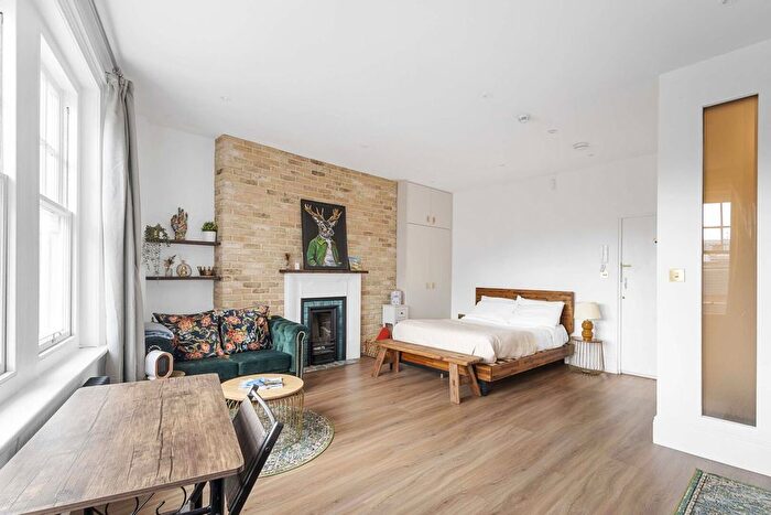 Studio To Rent In Goodge Street, London, W1T