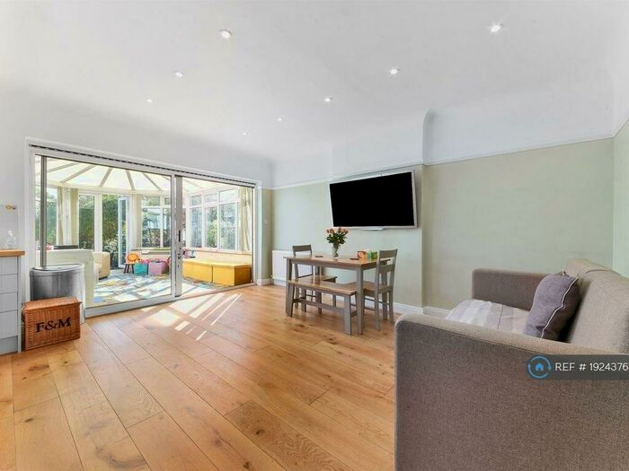 3 Bedroom Detached House To Rent In Longfellow Road, Worcester Park, KT4