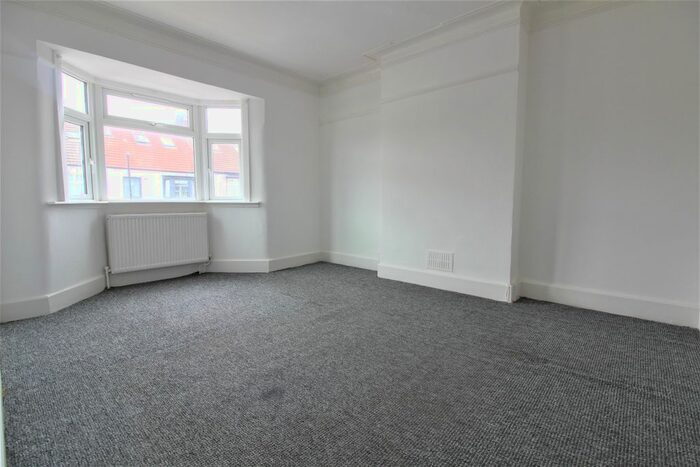 2 Bedroom Flat To Rent In Lyndhurst Road, London, N22