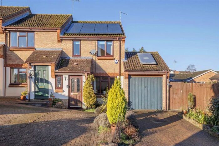 3 Bedroom End Of Terrace House For Sale In Motts Close, Watton At Stone, Herts SG14