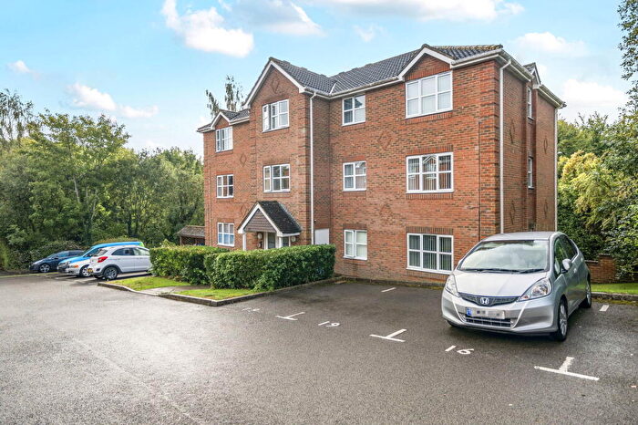 2 Bedroom Flat For Sale In Lime Gardens, Basingstoke, RG21