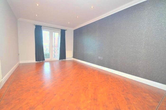 2 Bedroom Flat To Rent In College Court, 3 Scholars Way, Romford RM2