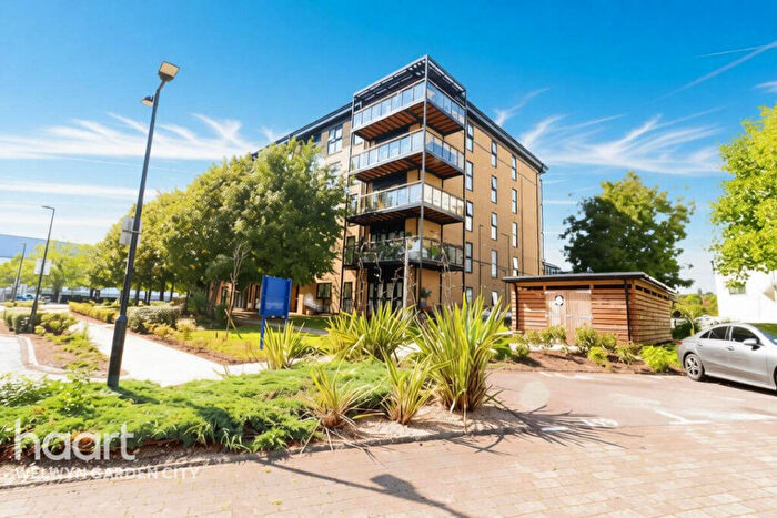 2 Bedroom Flat For Sale In Bessemer Road, Welwyn Garden City, AL7