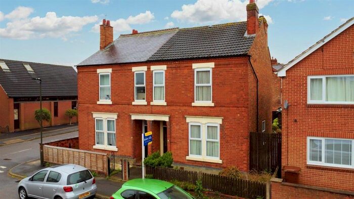 4 Bedroom Semi-Detached House To Rent In Bennett Street, Sandiacre, NG10