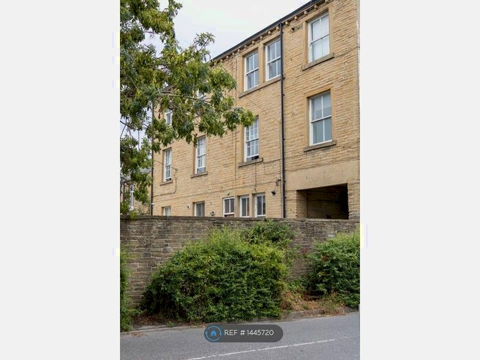 2 Bedroom Flat To Rent In Lockwood Road, Huddersfield, HD1