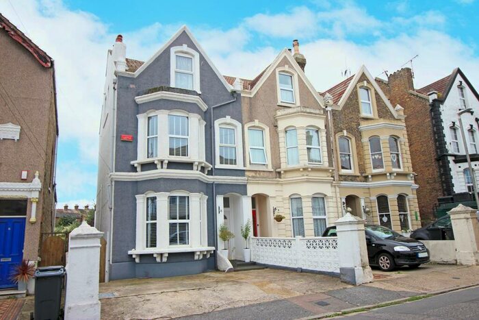 5 Bedroom End Of Terrace House To Rent In Vale Road, Ramsgate, CT11