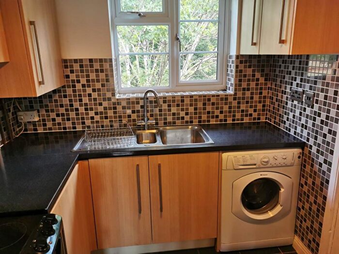 2 Bedroom Apartment To Rent In Maidenhead, Berkshire, SL6