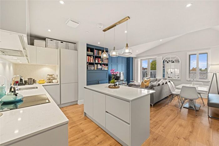 2 Bedroom Flat For Sale In Morshead Yard, Hampton, TW12