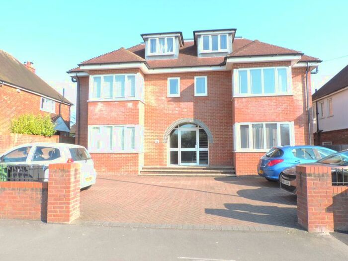 2 Bedroom Flat To Rent In Aldershot Road, Guildford, GU2