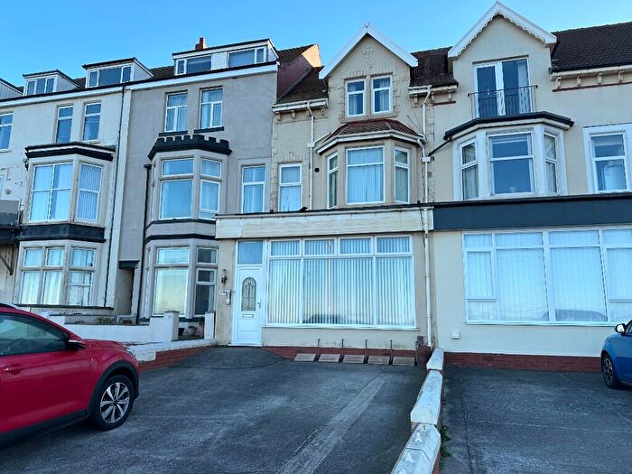 1 Bedroom Flat To Rent In Queens Promenade, FY2