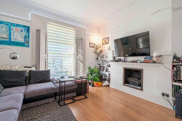 1 Bedroom Flat To Rent In Cantelowes Road, Camden, London, NW1