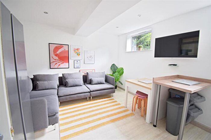 5 Bedroom Town House To Rent In Western Road, Sheffield, S10