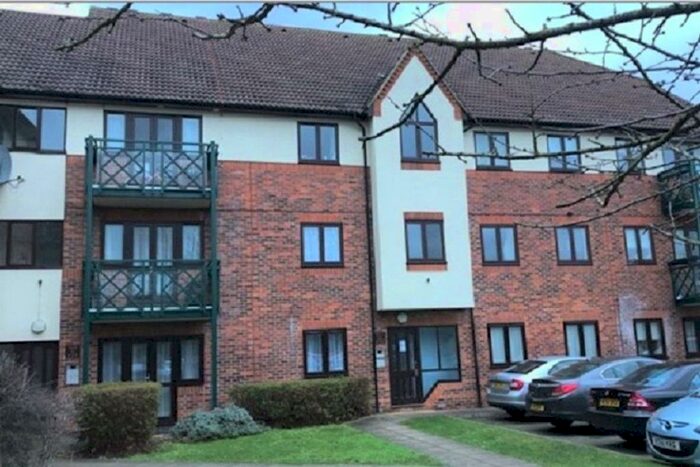 1 Bedroom Flat To Rent In Royal Court, SL3