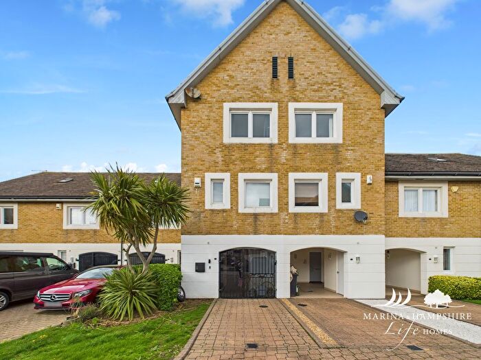 3 Bedroom Town House For Sale In Bryher Island, Port Solent, PO6