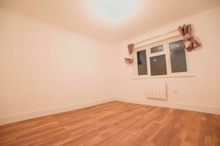 2 Bedroom Flat To Rent In Weltje Road, London, W6