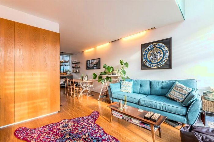 2 Bedroom Apartment To Rent In Dog Kennel Hill, East Dulwich, London, SE22