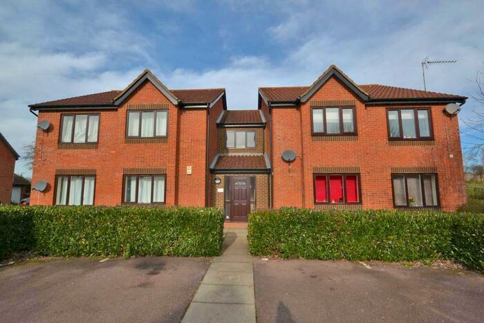 1 Bedroom Apartment To Rent In Gabriel Close, Browns Wood, Milton Keynes, Buckinghamshire, MK7