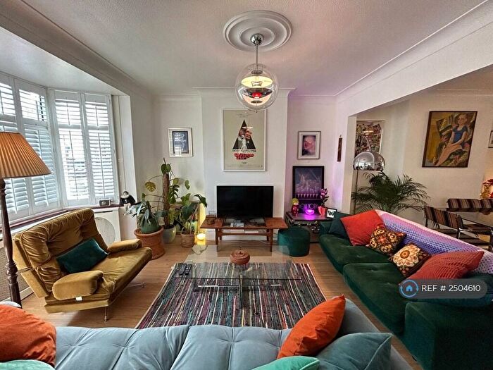 3 Bedroom End Of Terrace House To Rent In Walthamstow, London, E17