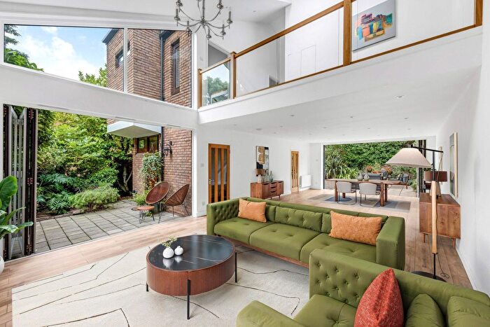 3 Bedroom Semi-detached House For Sale In West Hill Park, Highgate, London, N6