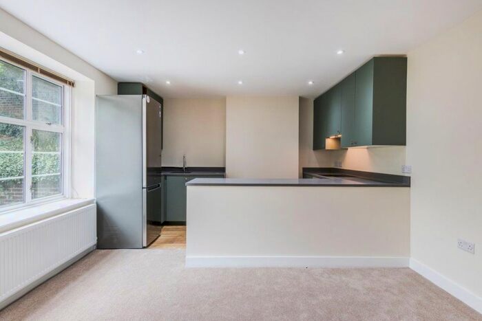 1 Bedroom Flat To Rent In Spencer Court, Wandsworth, London, SW18