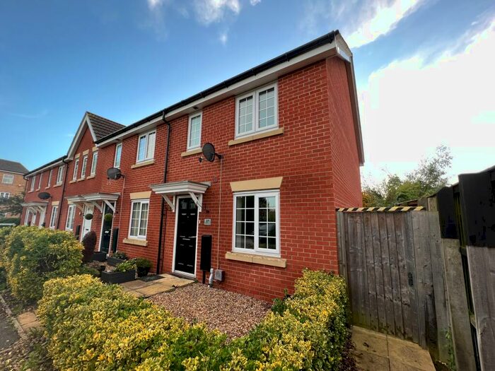 3 Bedroom Semi-Detached House To Rent In Burrows Close, Grantham, NG31