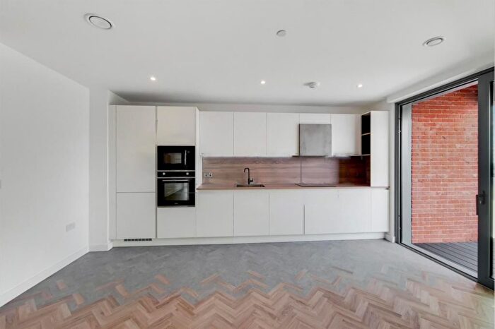 2 Bedroom Flat To Rent In Makers Yard, Millwall, E3