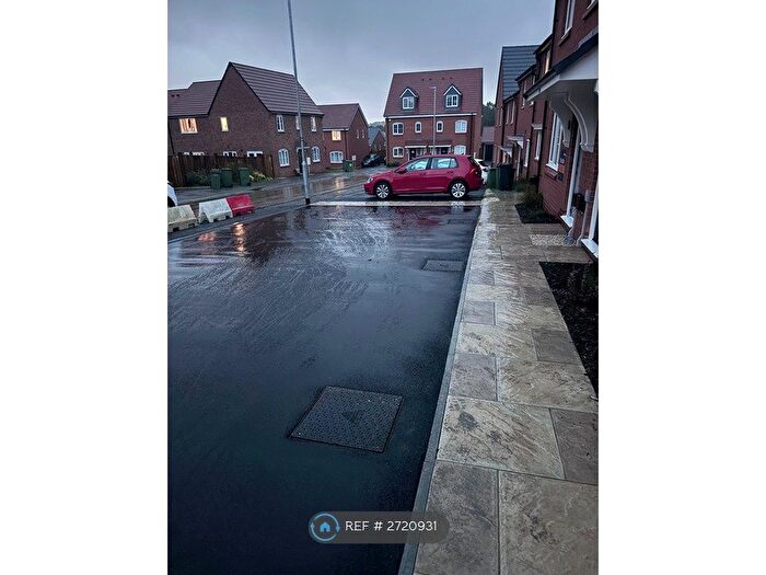 3 Bedroom Semi-detached House To Rent In Bossu Drive, Oadby, Leicester, LE2