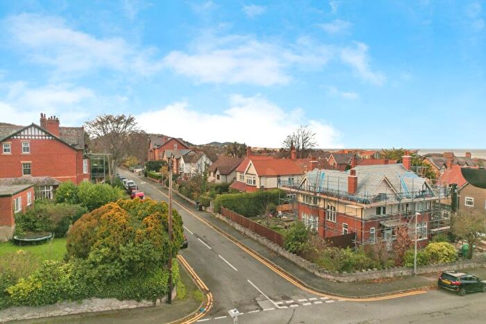 6 Bedroom Detached House For Sale In Woodland Park, Clwyd, LL29