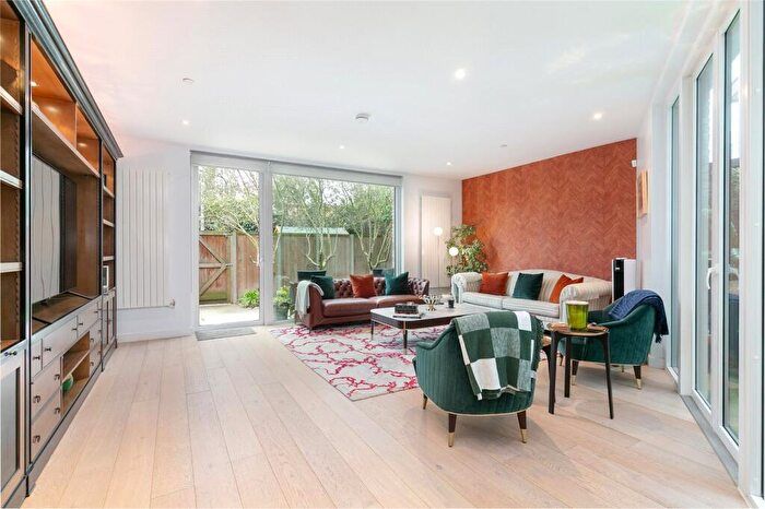 5 Bedroom End Of Terrace House For Sale In Starboard Way, Royal Wharf, E16