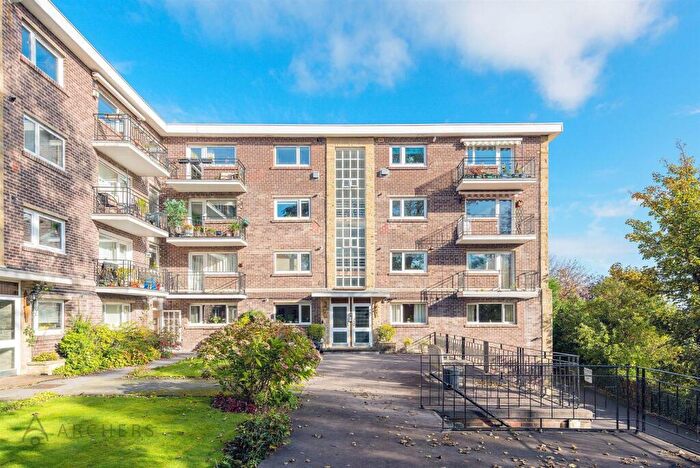 2 Bedroom Apartment To Rent In Chesterwood Drive, Broomhill, Sheffield, S10