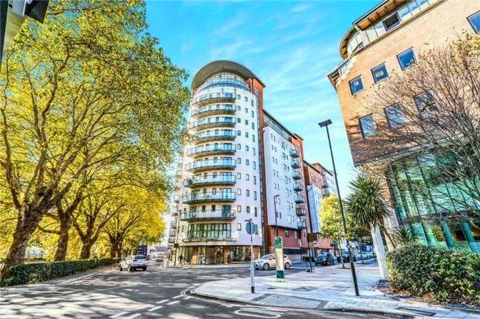 2 Bedroom Flat To Rent In Orchard Place, Southampton, Hampshire, SO14