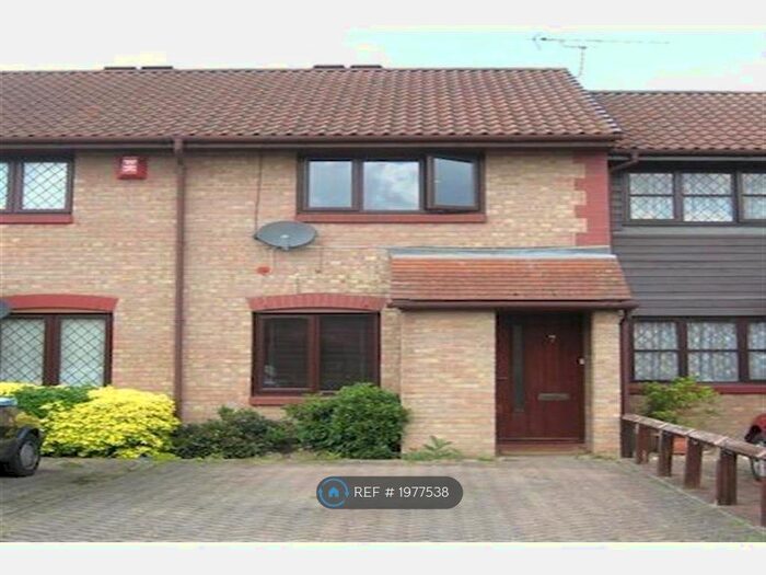 2 Bedroom Semi-Detached House To Rent In Clover Way, Wallington, SM6