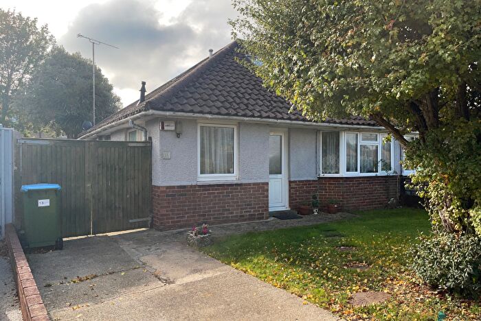 4 Bedroom Semi-detached Bungalow For Sale In Hearnfield Road, Littlehampton, BN17