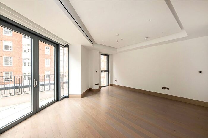 2 Bedroom Flat For Sale In Lucan Place, Chelsea, London, SW3