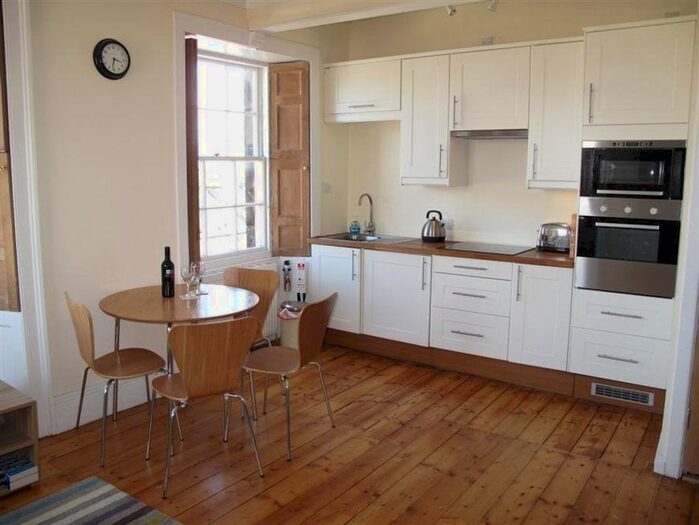 2 Bedroom Flat To Rent In West Newington Place, Newington EH9