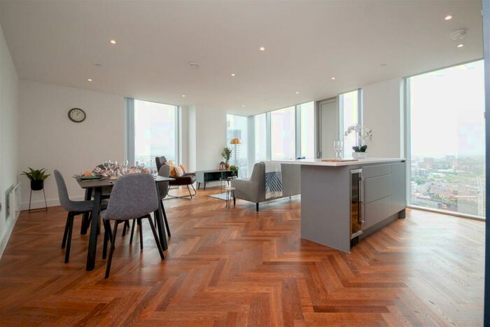 2 Bedroom Apartment To Rent In Deansgate, Manchester, M15