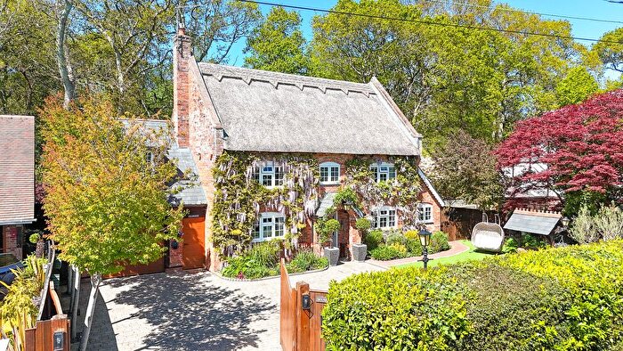 5 Bedroom Cottage For Sale In Woodside Lane, Ashley, New Milton, BH25