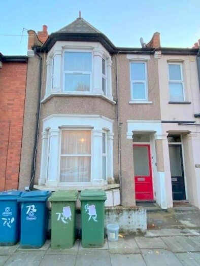 2 Bedroom Maisonette To Rent In Herga Road, Wealdstone, Middlesex HA3