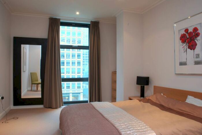 2 Bedroom Flat To Rent In Discovery Dock West, Canary Wharf, London, E14