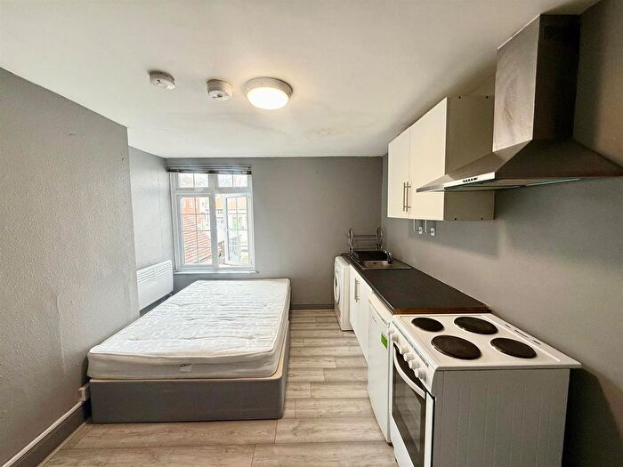 Studio To Rent In Market Place, Chalfont St. Peter, SL9