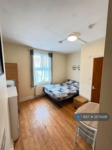 Studio To Rent In Upper Flr, London, N8