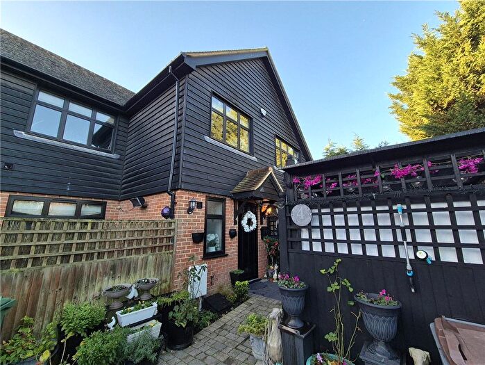 3 Bedroom Semi Detached House For Sale In Alma Barn Mews, Orpington, Kent, BR6